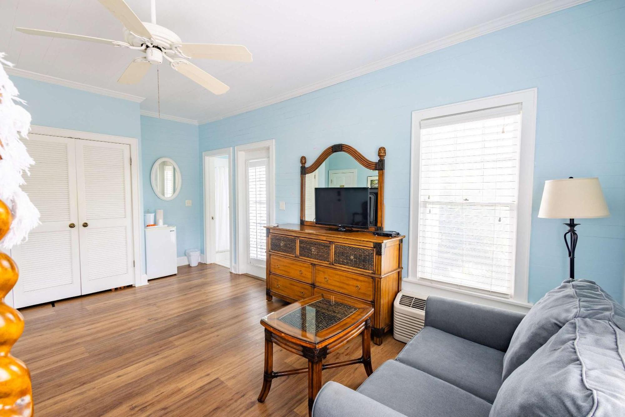 Deluxe King With Balcony - At James House With Parking! Key West Extérieur photo
