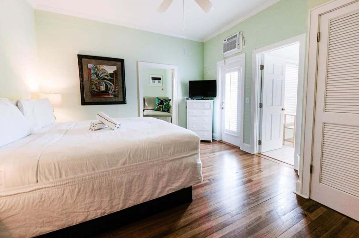 Deluxe King With Balcony - At James House With Parking! Key West Extérieur photo