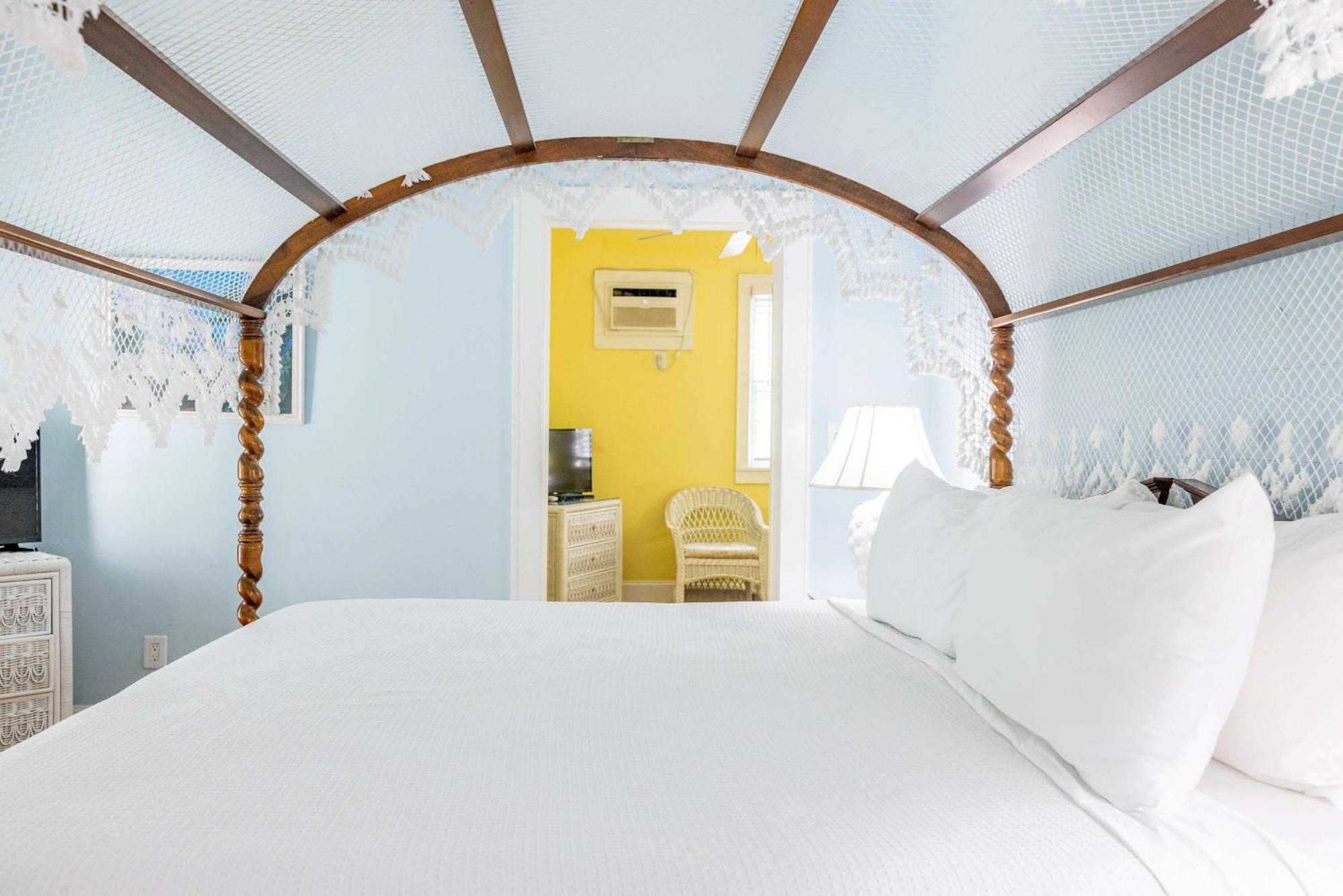 Deluxe King With Balcony - At James House With Parking! Key West Extérieur photo